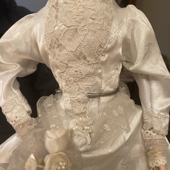 Bridal Doll - Picture 5 of 11